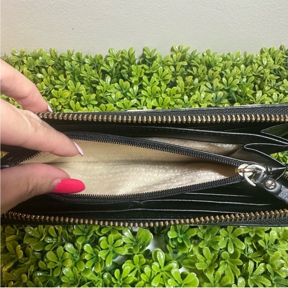 Kate Spade Black & White Striped Leather Wallet - Picture 8 of 12